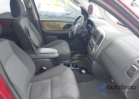 2004 Ford Escape Xlt из США, поврежденный, VIN 1FMYU03104KB09608